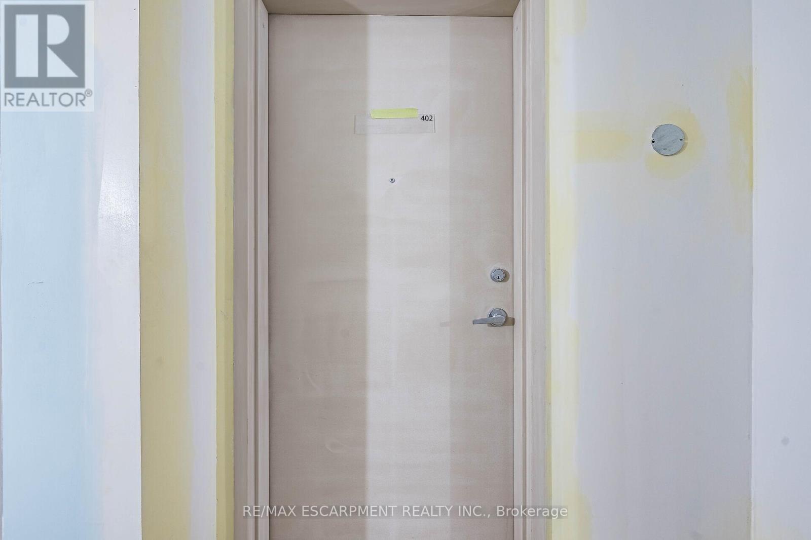 402 - 4 Elsinore Path, Toronto, ON