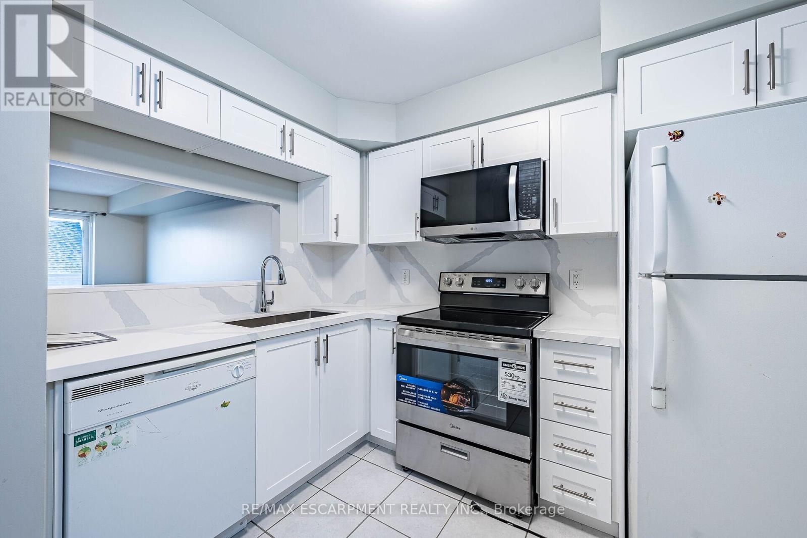 402 - 4 Elsinore Path, Toronto, ON