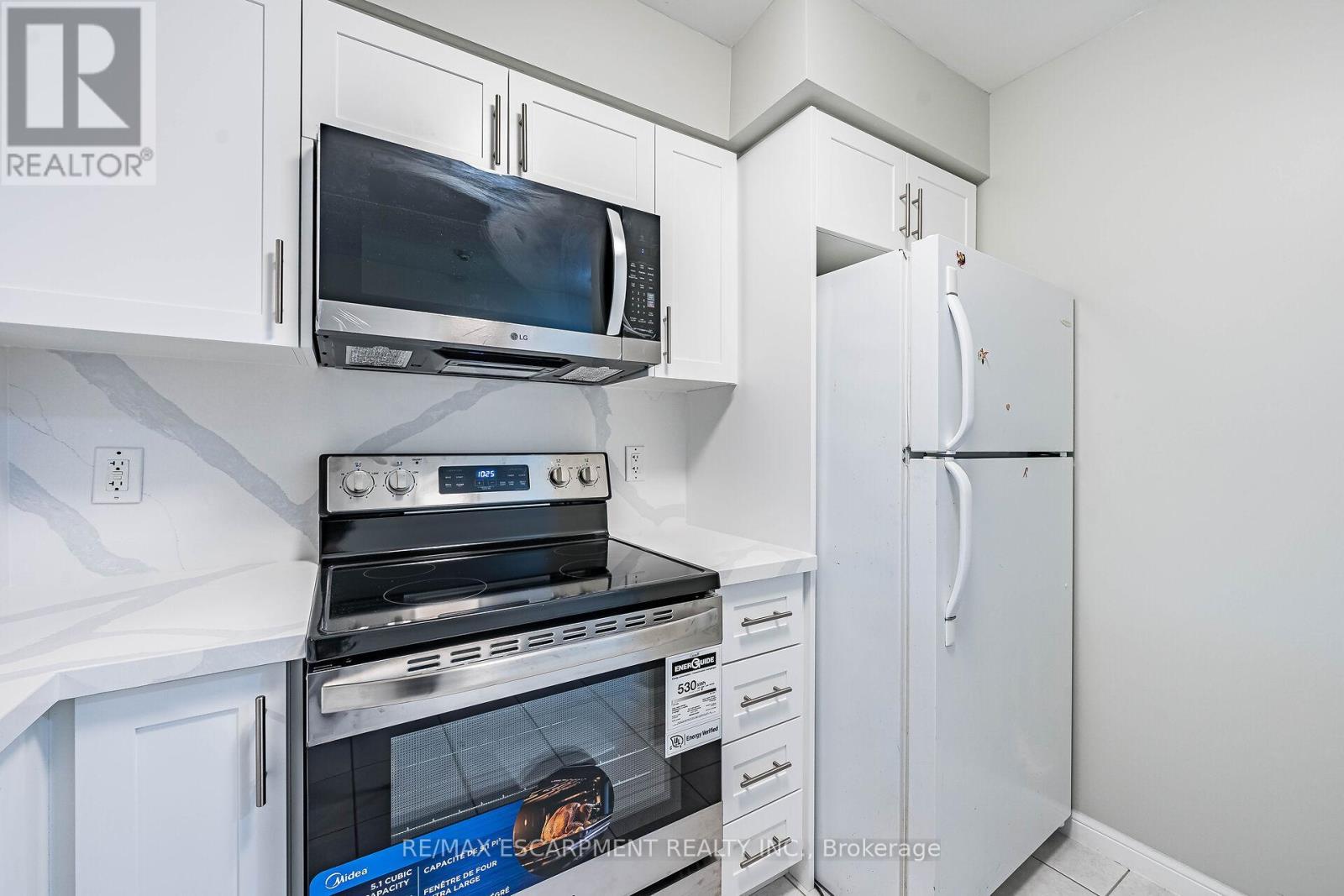 402 - 4 Elsinore Path, Toronto, ON