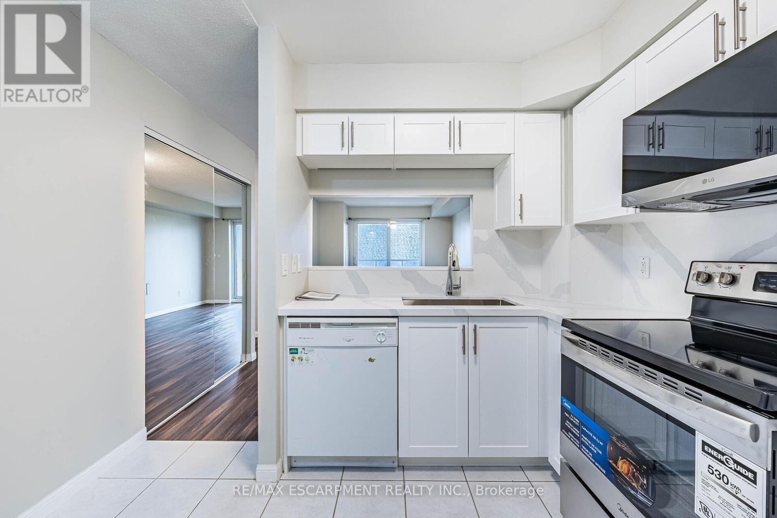 402 - 4 Elsinore Path, Toronto, ON