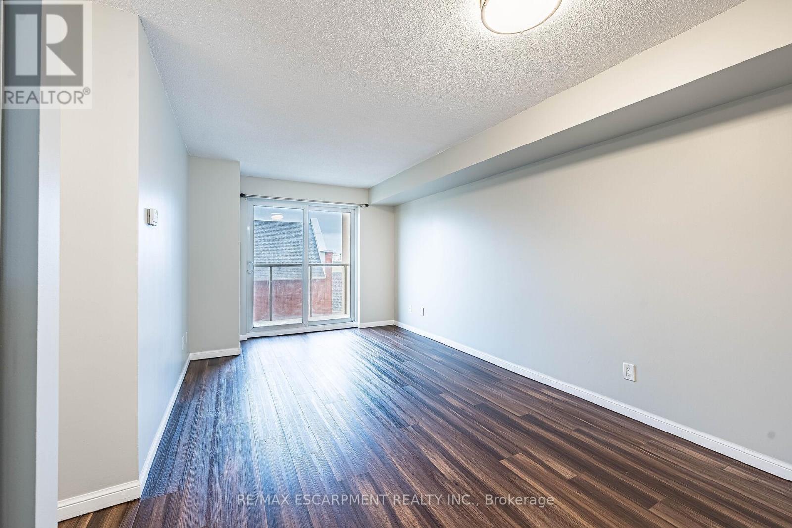 402 - 4 Elsinore Path, Toronto, ON