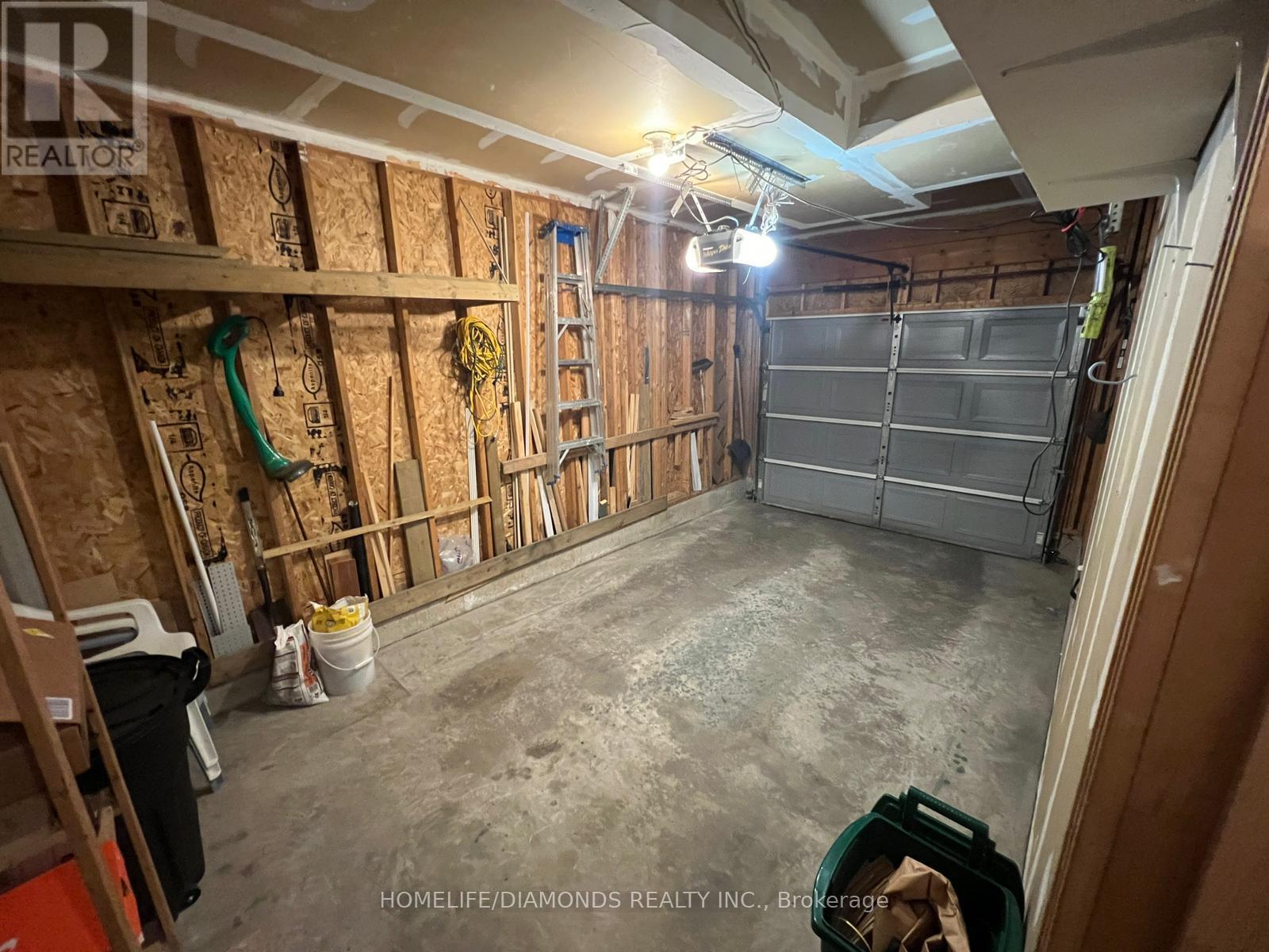 44 Karalee Crescent, Cambridge, ON - Indoor Photo Showing Garage