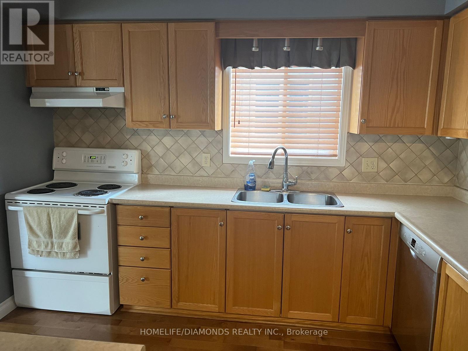 44 Karalee Crescent, Cambridge, ON - Indoor Photo Showing Kitchen With Double Sink