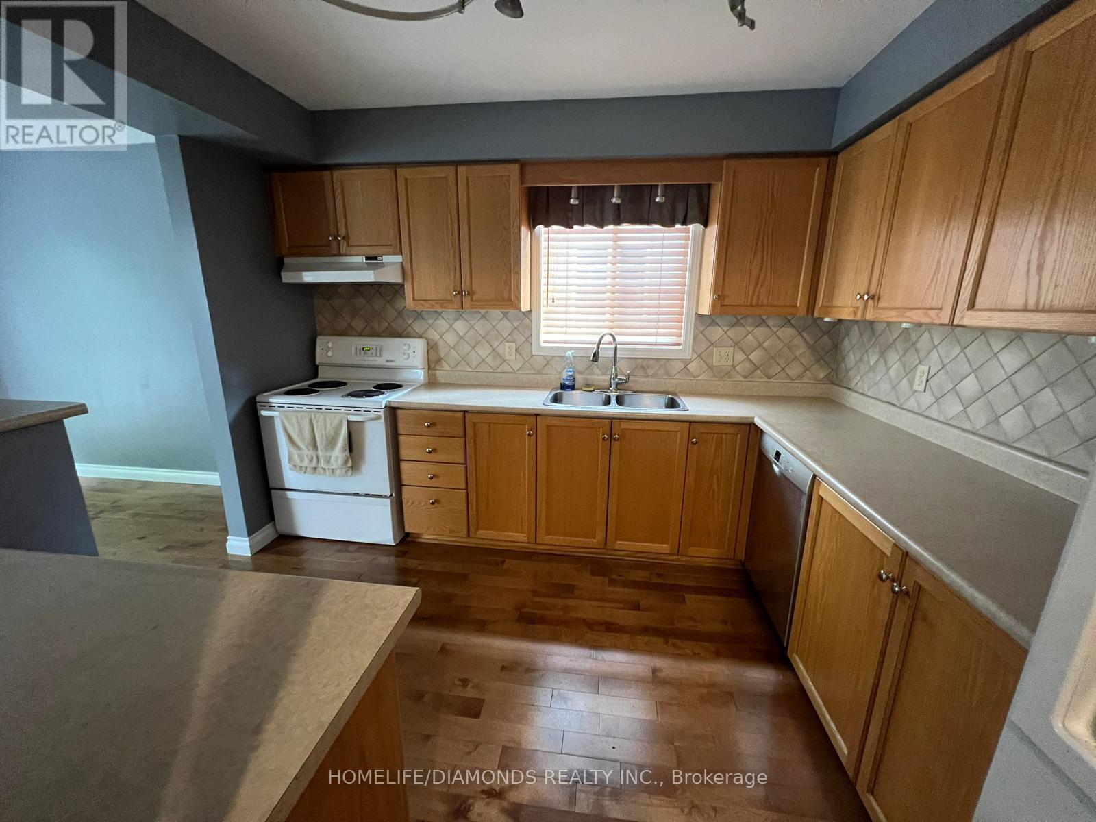 44 Karalee Crescent, Cambridge, ON - Indoor Photo Showing Kitchen With Double Sink