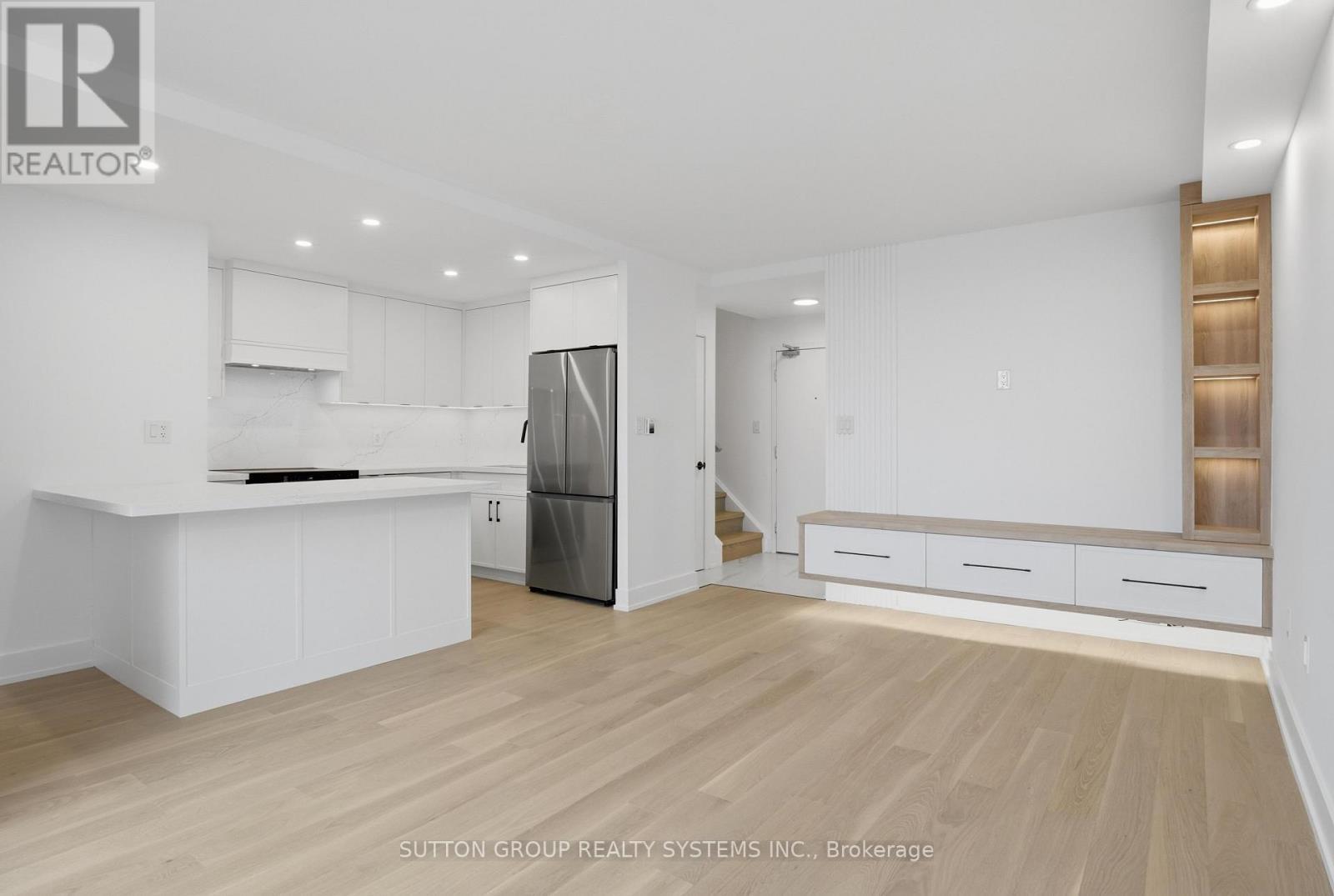 909 - 60 Southport Street, Toronto, ON - Indoor Photo Showing Kitchen