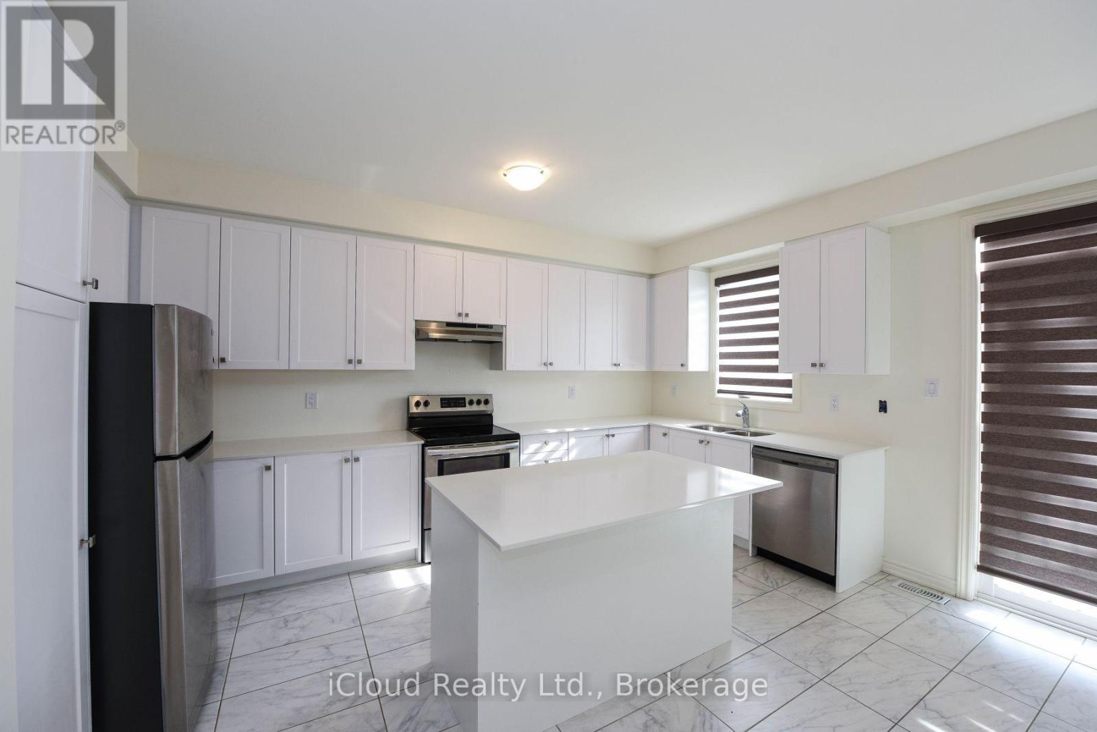 39 Stewardship Road, Brampton, ON - Indoor Photo Showing Kitchen With Double Sink