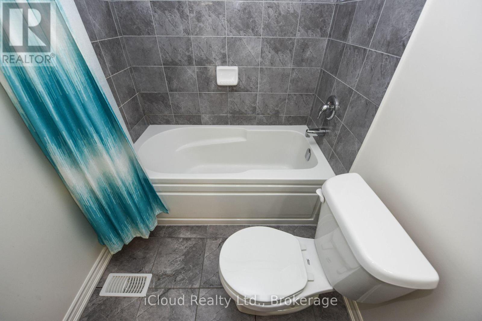 39 Stewardship Road, Brampton, ON - Indoor Photo Showing Bathroom