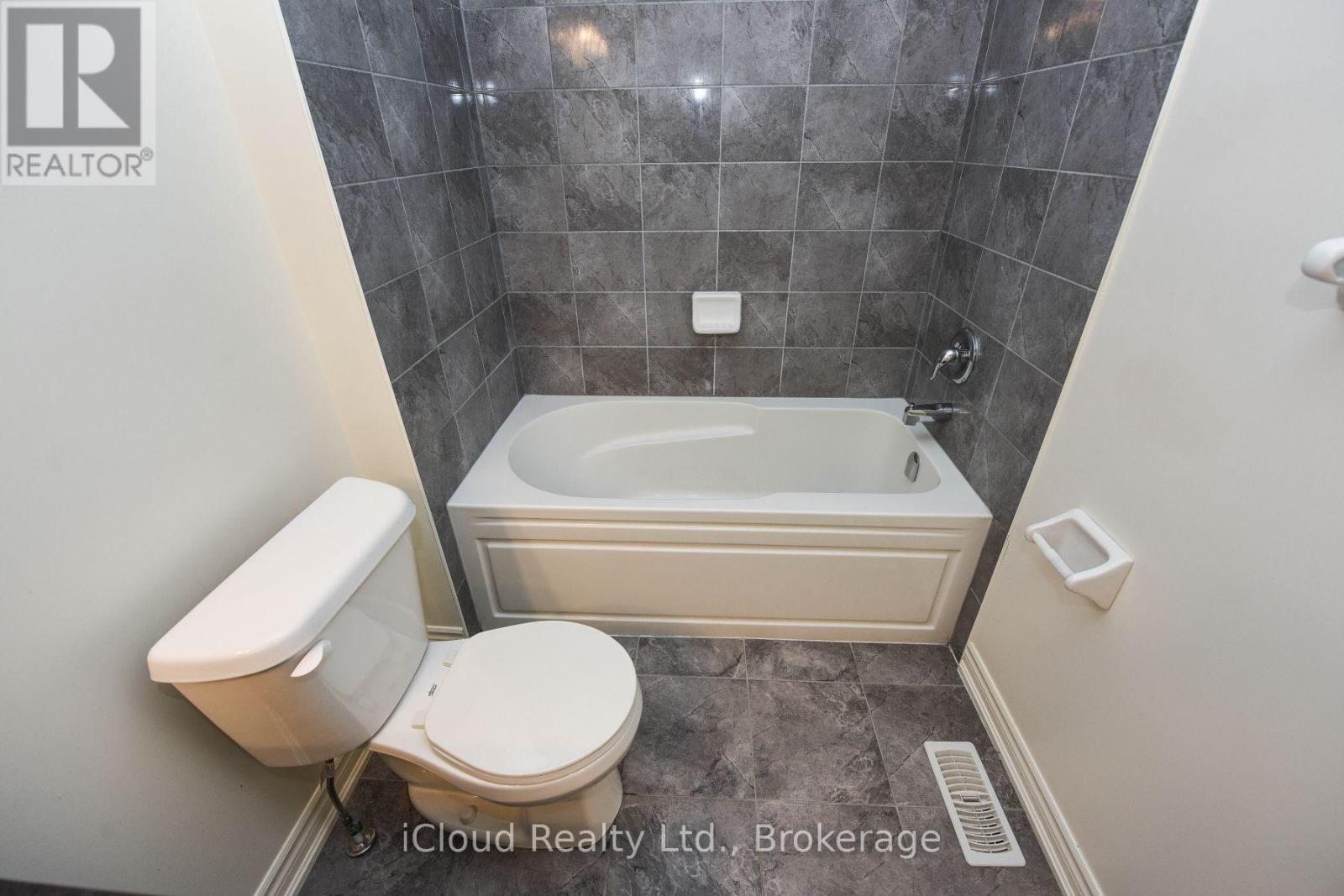 39 Stewardship Road, Brampton, ON - Indoor Photo Showing Bathroom