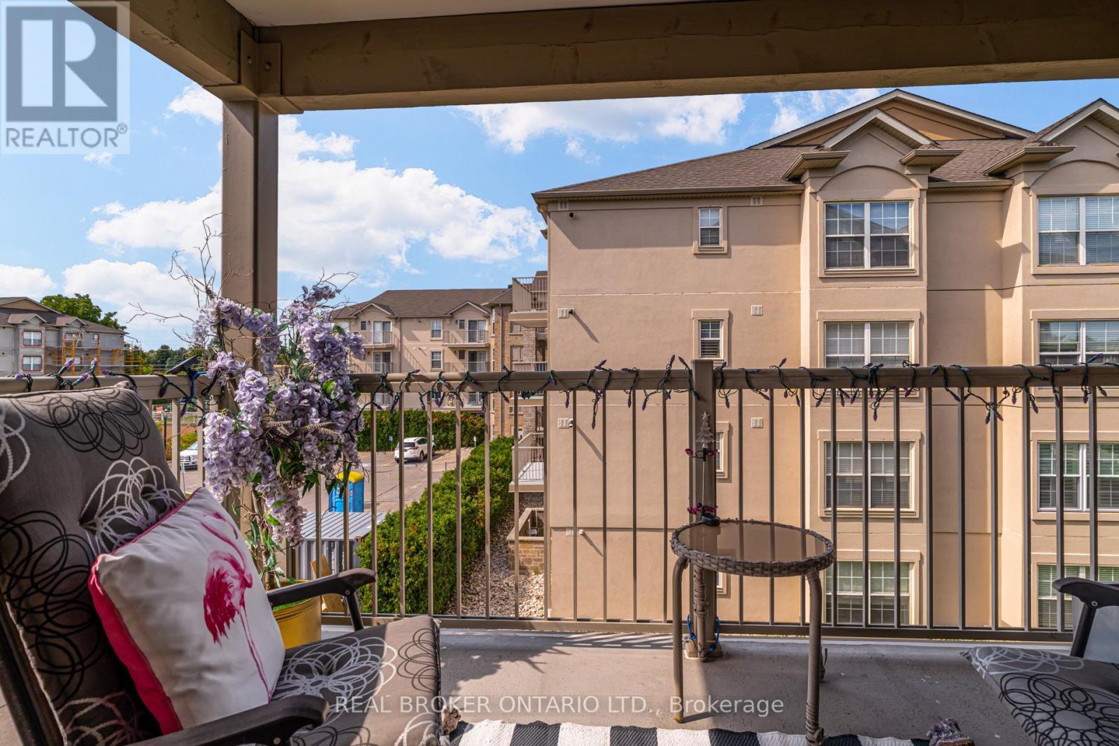 313 - 1460 Bishops Gate, Oakville, ON - Outdoor