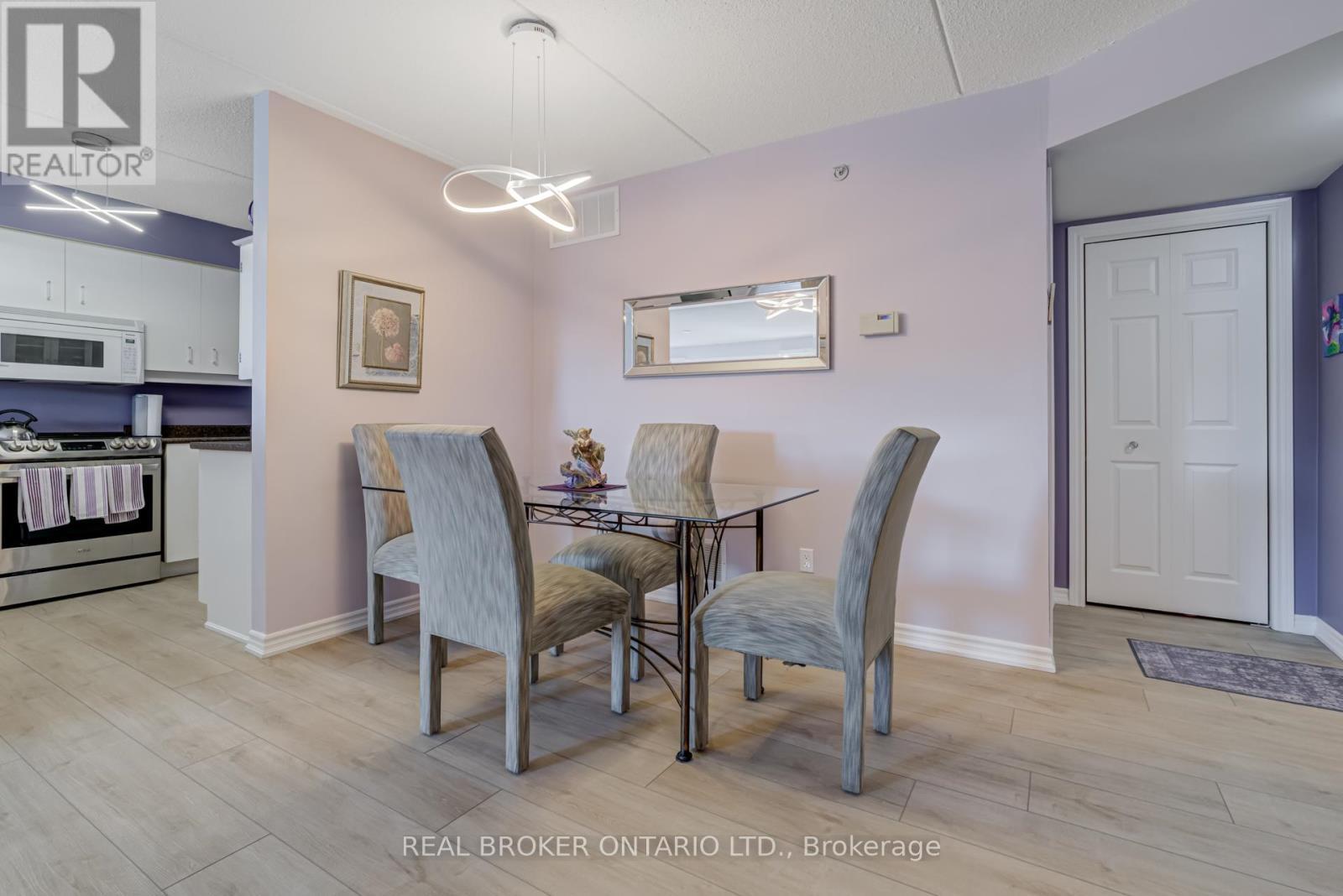 313 - 1460 Bishops Gate, Oakville, ON - Indoor Photo Showing Dining Room