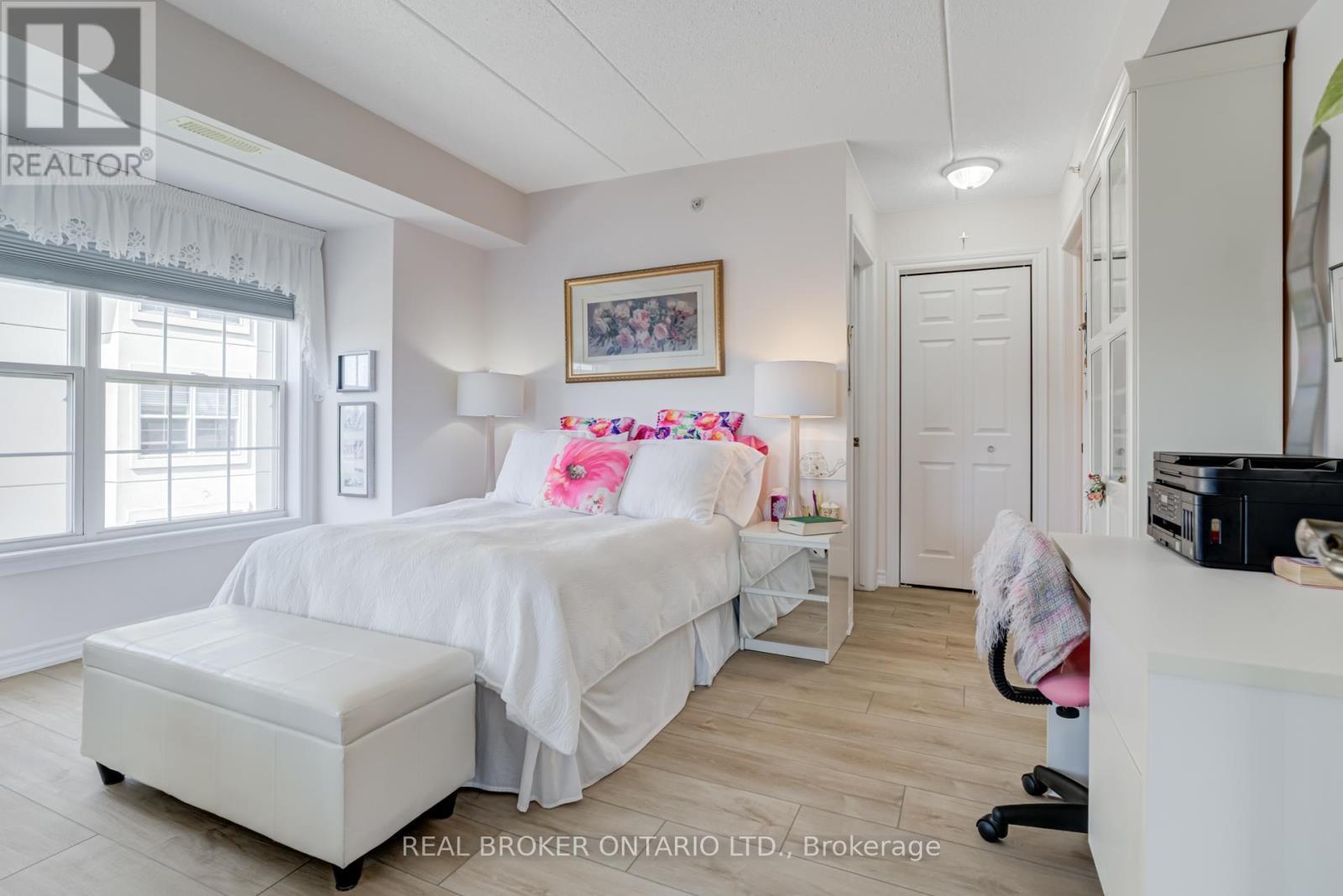 313 - 1460 Bishops Gate, Oakville, ON - Indoor Photo Showing Bedroom