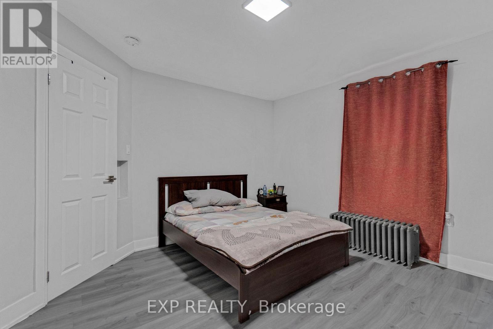 23 Lyndhurst Street, Hamilton, ON - Indoor Photo Showing Bedroom