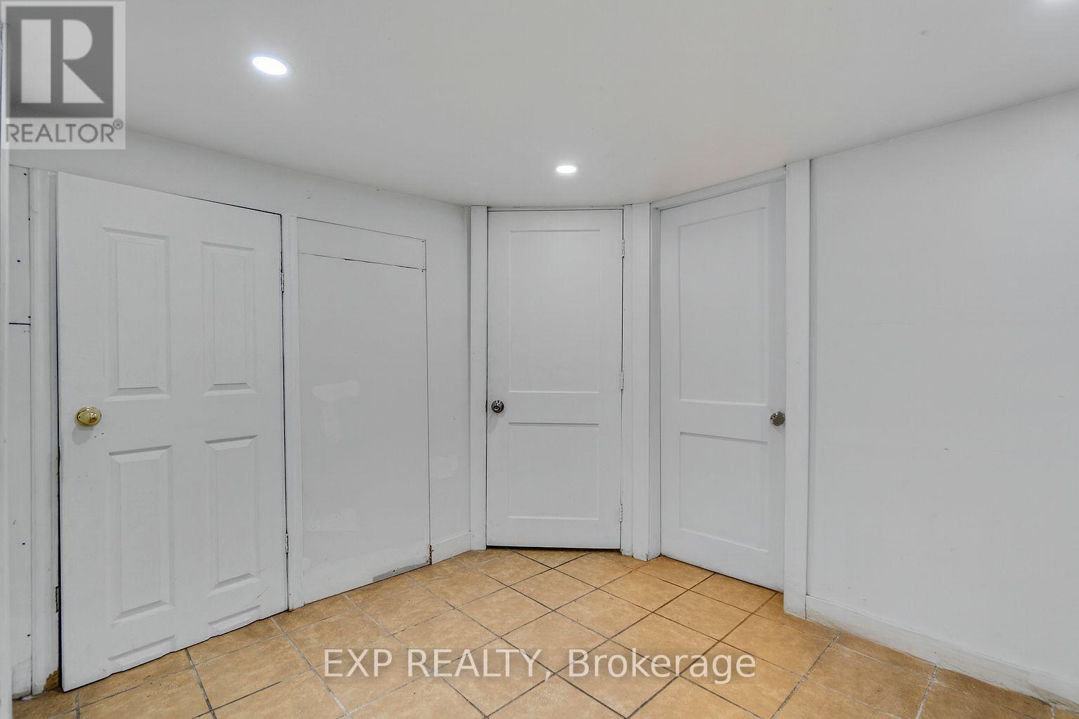 23 Lyndhurst Street, Hamilton, ON - Indoor Photo Showing Other Room