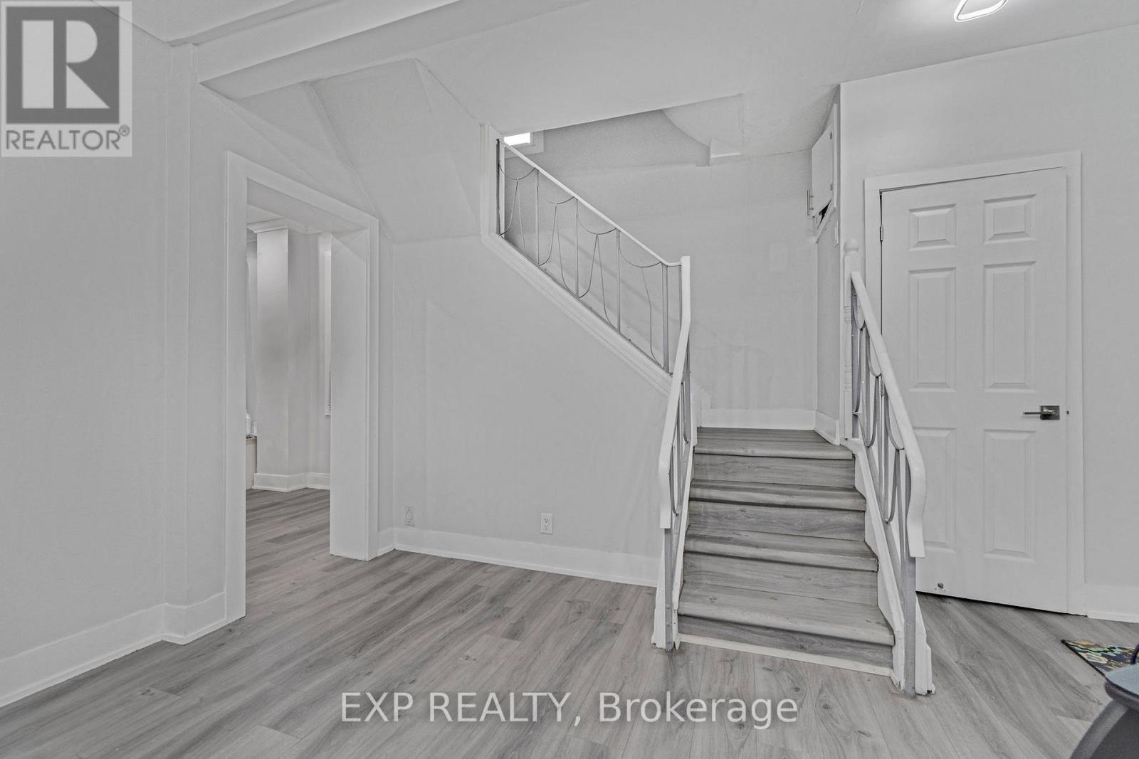 23 Lyndhurst Street, Hamilton, ON - Indoor Photo Showing Other Room
