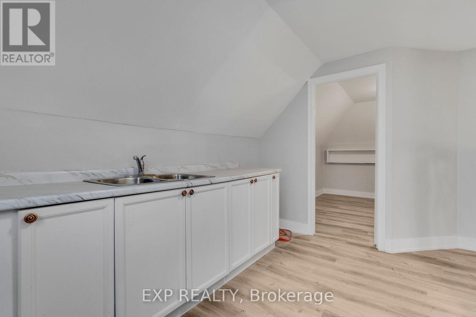 23 Lyndhurst Street, Hamilton, ON - Indoor Photo Showing Other Room