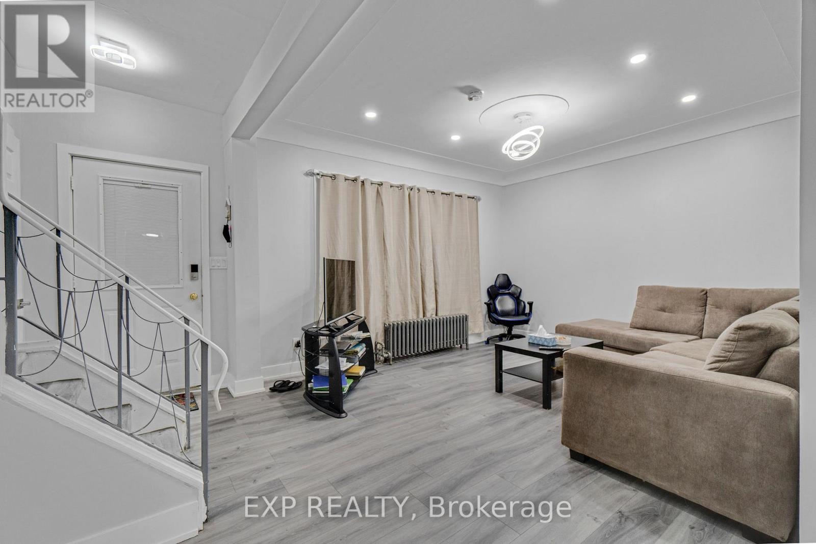 23 Lyndhurst Street, Hamilton, ON - Indoor Photo Showing Other Room