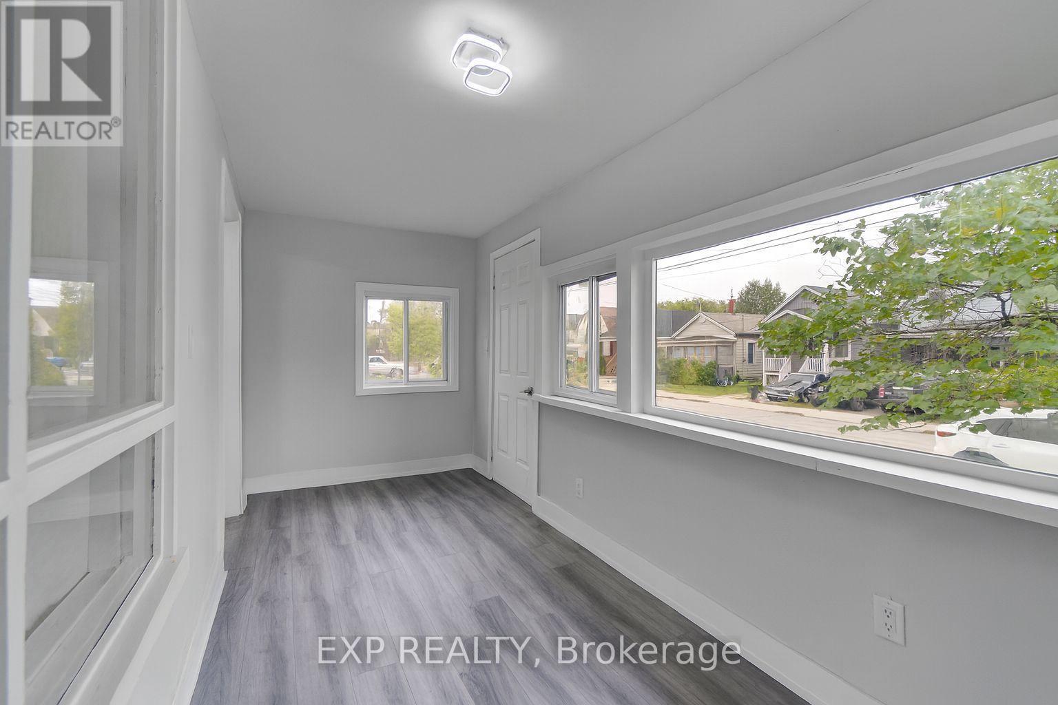 23 Lyndhurst Street, Hamilton, ON - Indoor Photo Showing Other Room