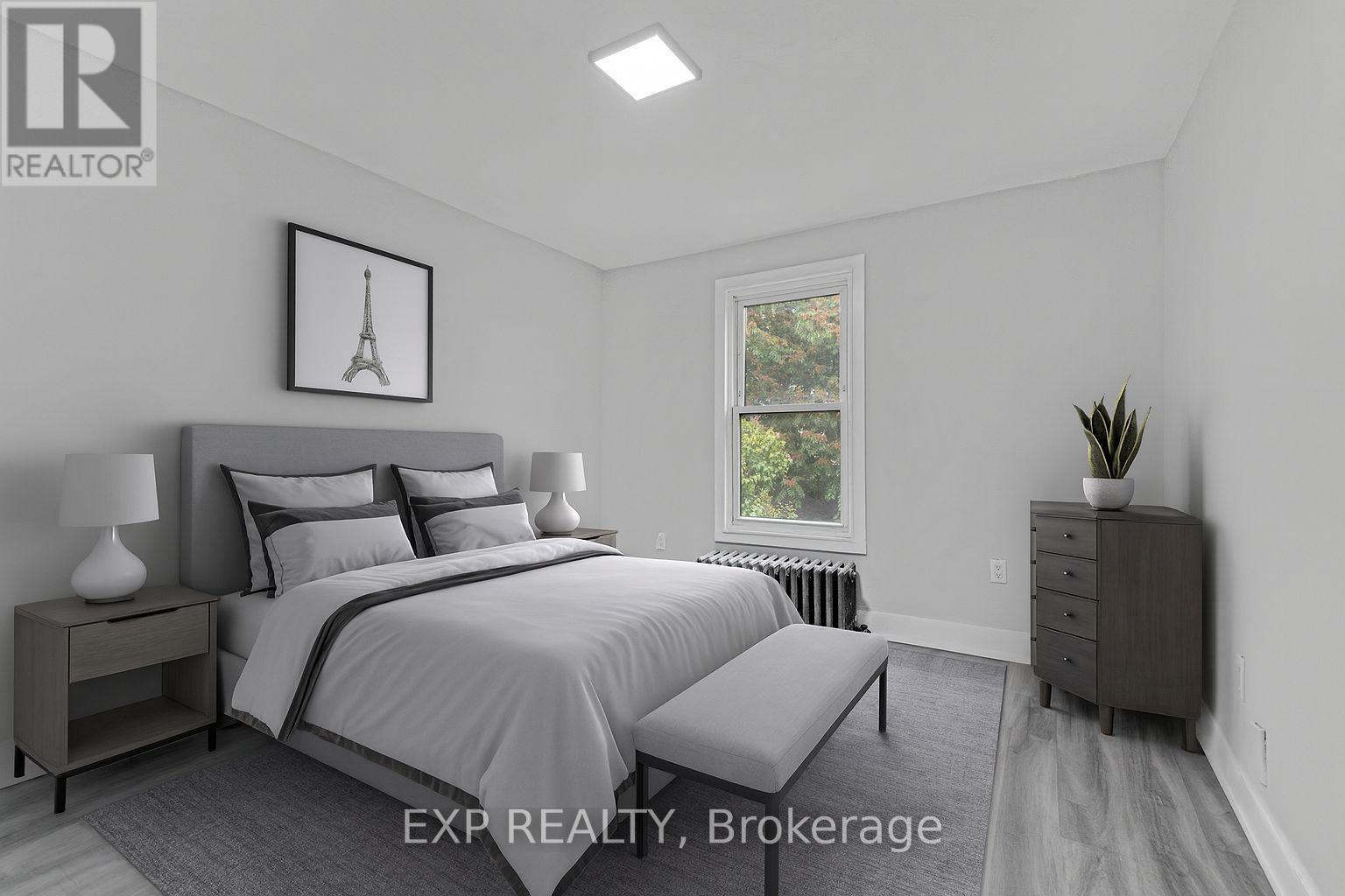 23 Lyndhurst Street, Hamilton, ON - Indoor Photo Showing Bedroom