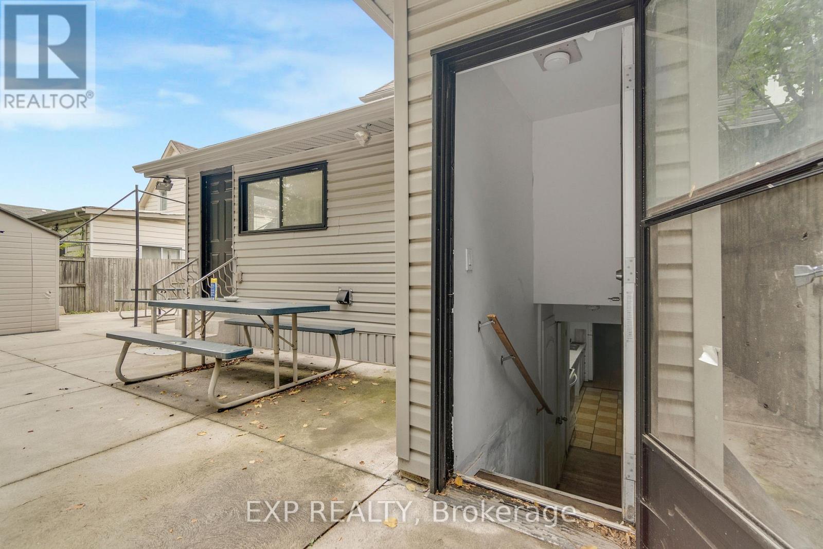 23 Lyndhurst Street, Hamilton, ON - Outdoor With Exterior