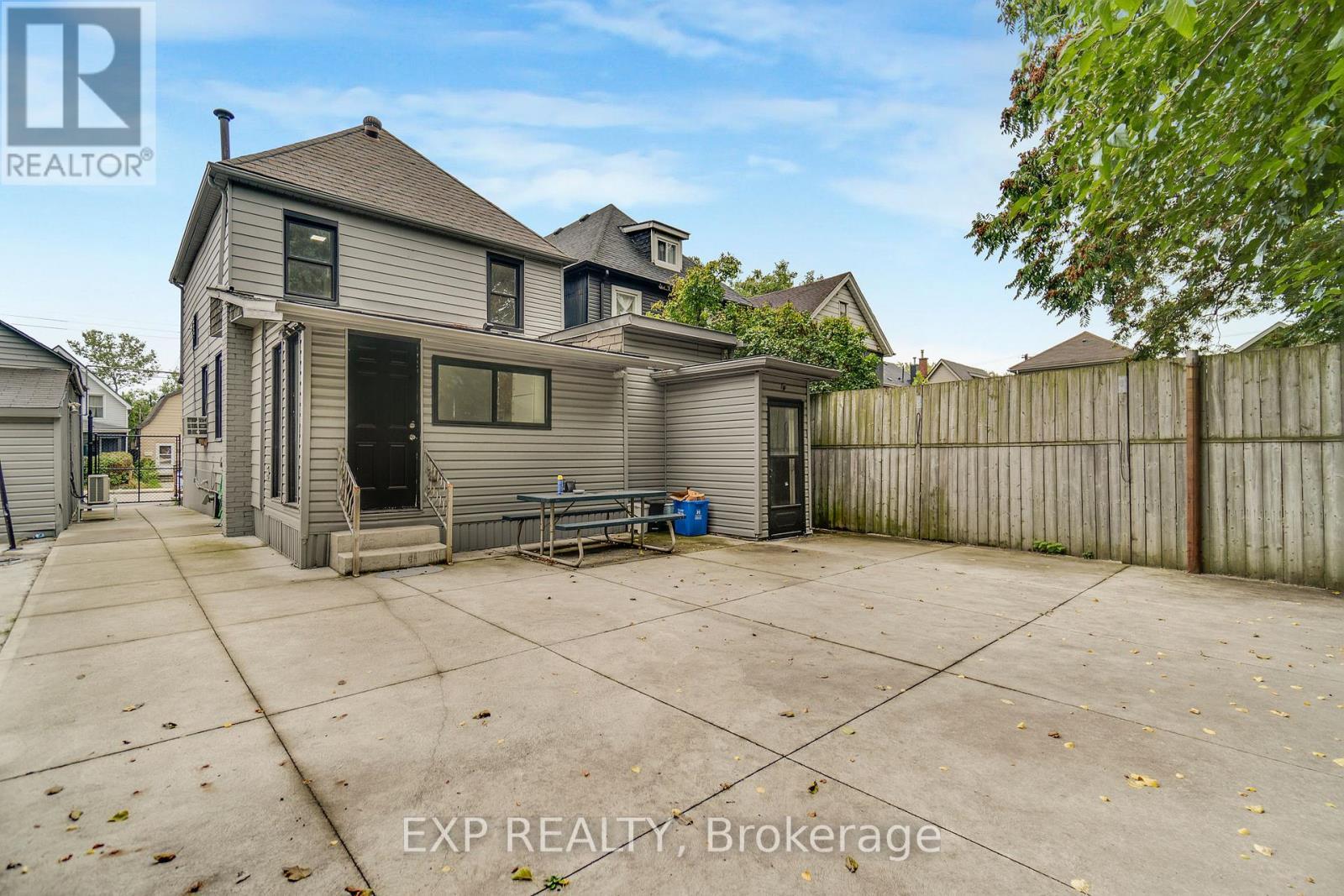 23 Lyndhurst Street, Hamilton, ON - Outdoor