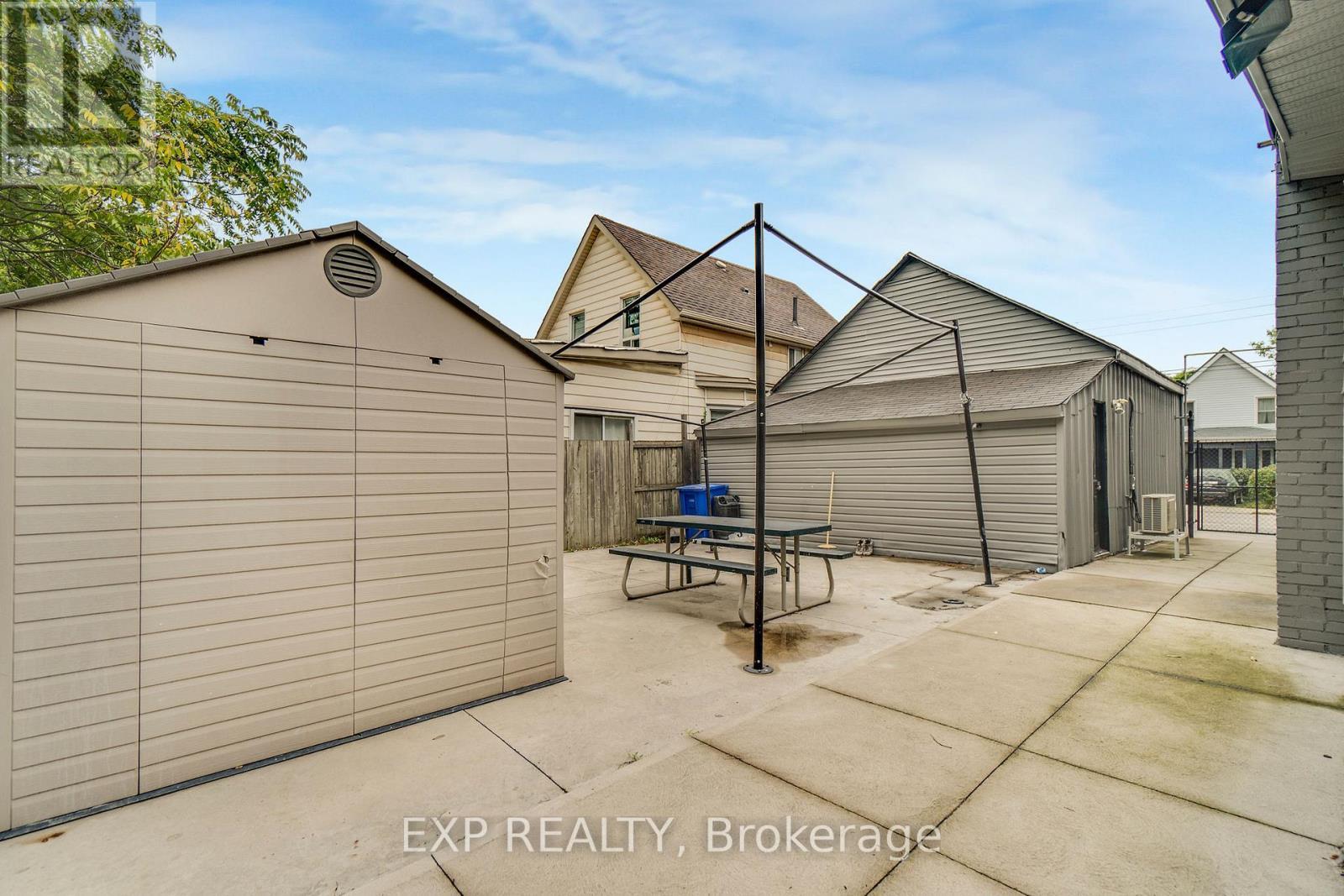 23 Lyndhurst Street, Hamilton, ON - Outdoor With Exterior