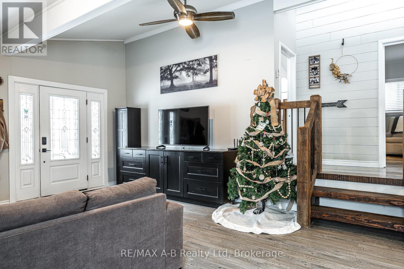 250 Orchard Avenue, Zorra, ON - Indoor Photo Showing Other Room