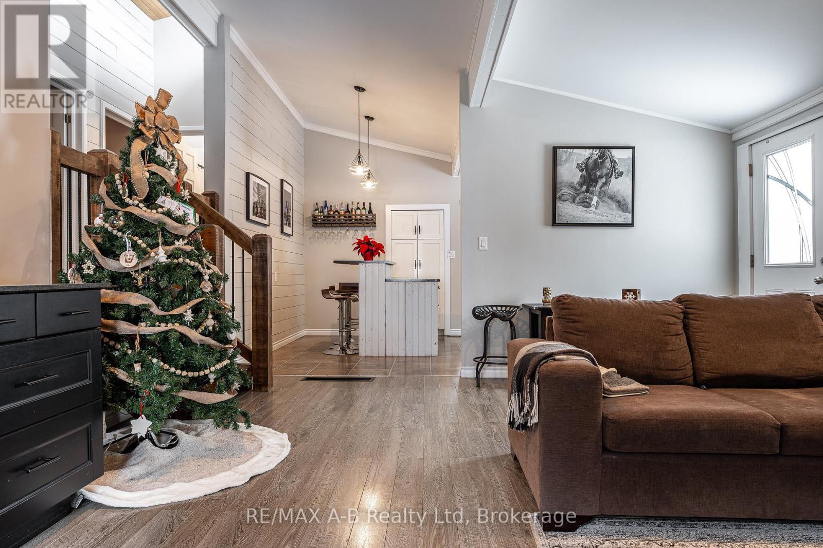 250 Orchard Avenue, Zorra, ON - Indoor Photo Showing Living Room