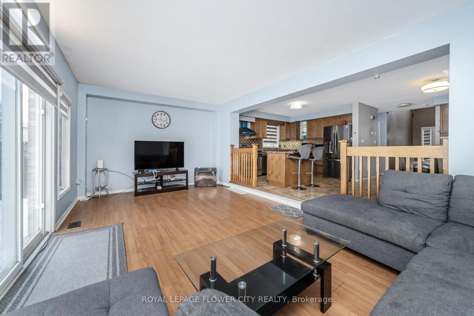 107 Skipton Crescent, Cambridge, ON - Indoor Photo Showing Living Room