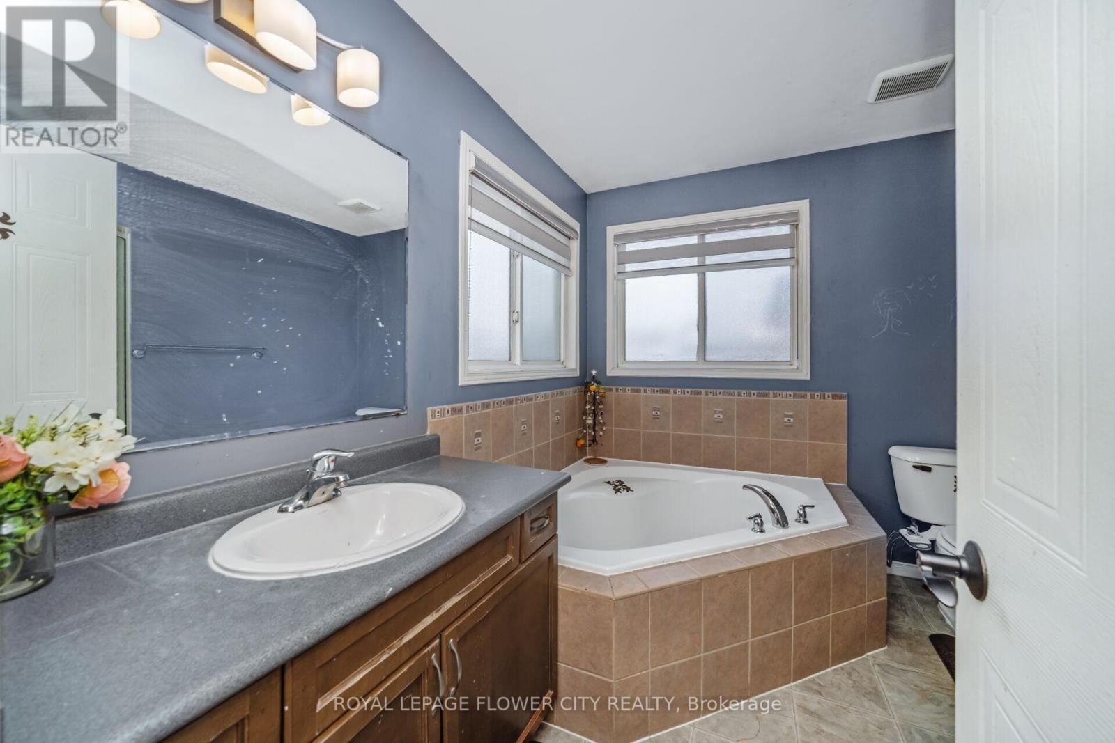 107 Skipton Crescent, Cambridge, ON - Indoor Photo Showing Bathroom