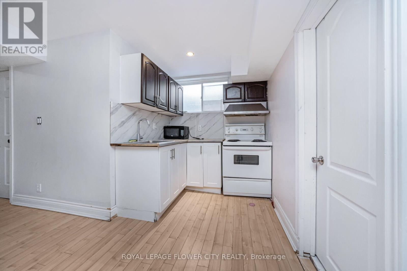 107 Skipton Crescent, Cambridge, ON - Indoor Photo Showing Kitchen