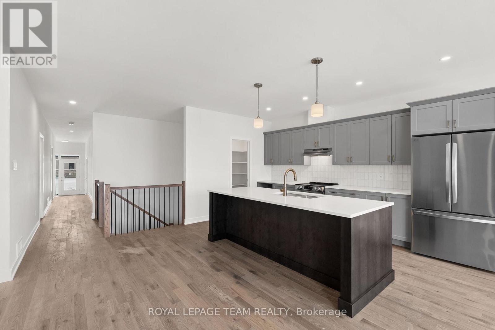 1086 Moore Street, Brockville, ON - Indoor Photo Showing Kitchen With Upgraded Kitchen