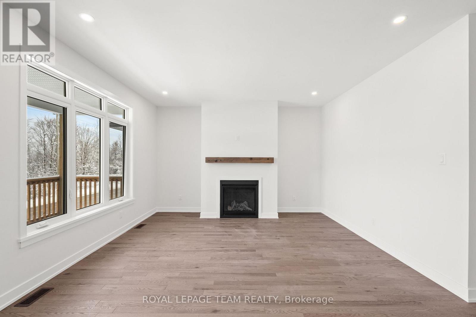 1086 Moore Street, Brockville, ON - Indoor With Fireplace