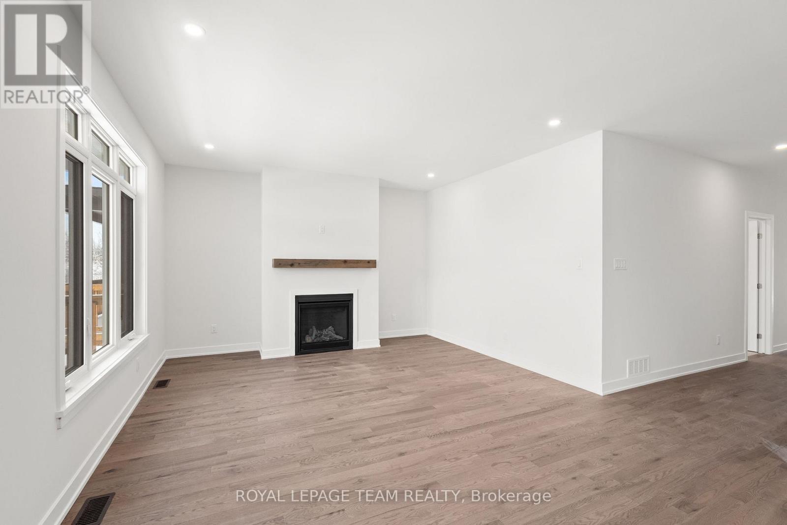 1086 Moore Street, Brockville, ON - Indoor With Fireplace