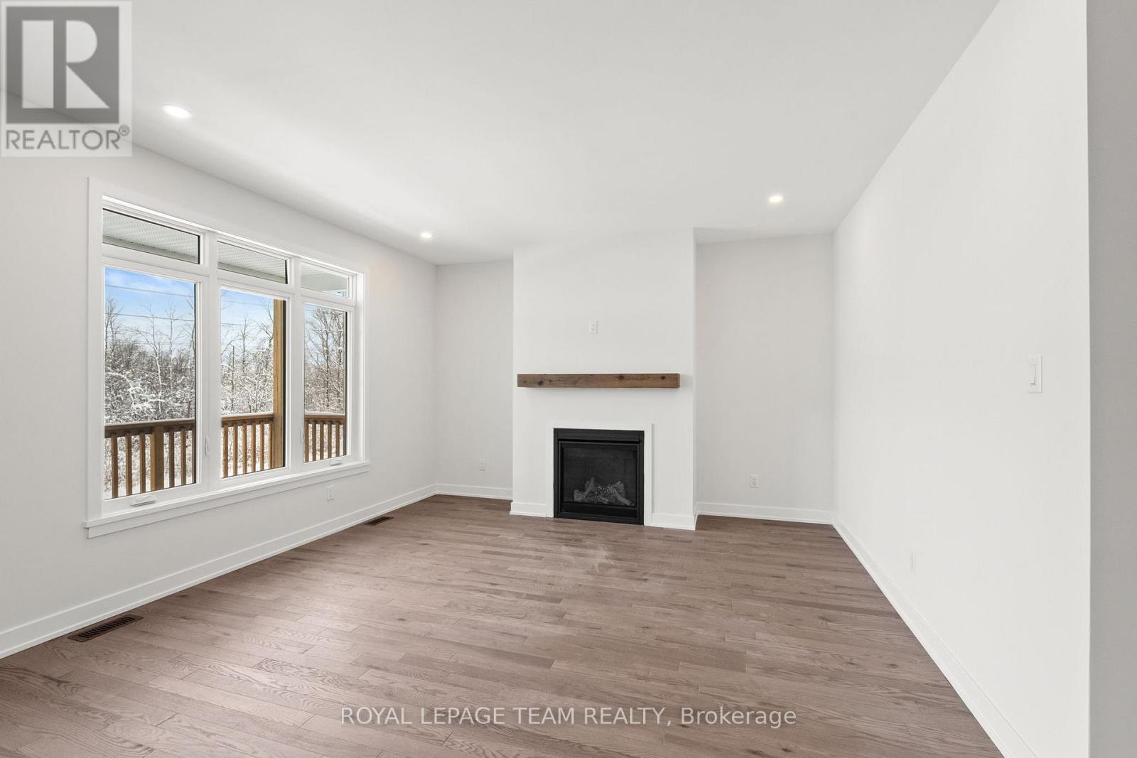 1086 Moore Street, Brockville, ON - Indoor With Fireplace