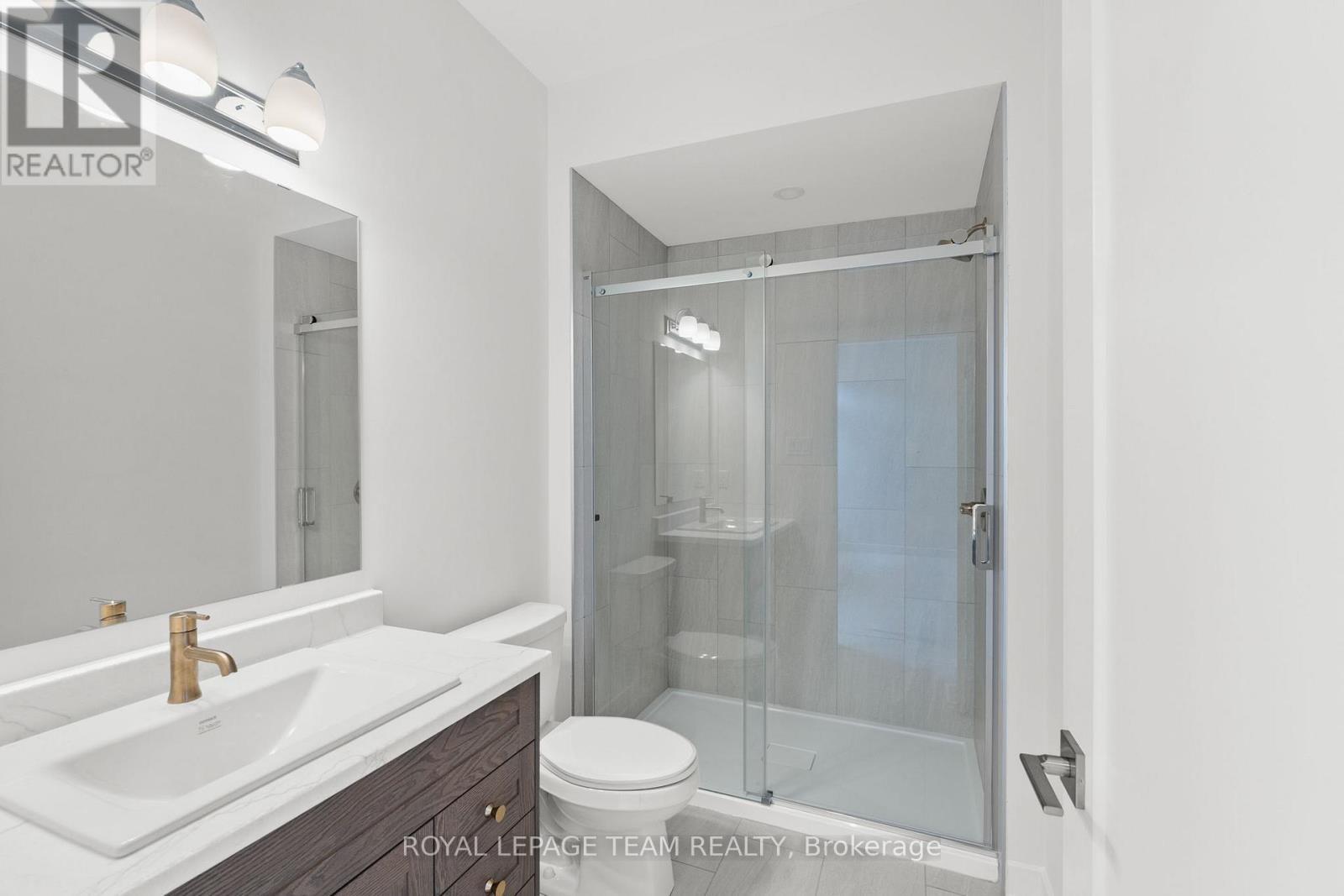 1086 Moore Street, Brockville, ON - Indoor Photo Showing Bathroom