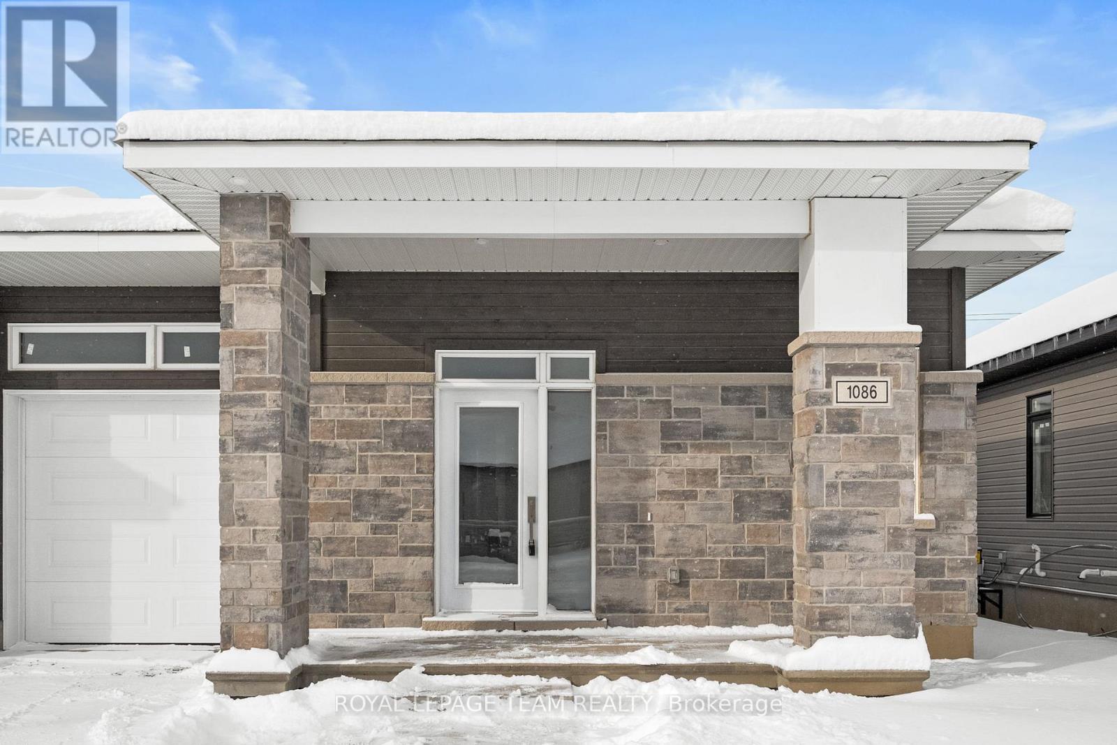 1086 Moore Street, Brockville, ON - Outdoor