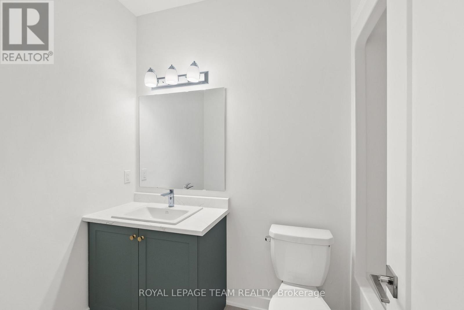 1086 Moore Street, Brockville, ON - Indoor Photo Showing Bathroom