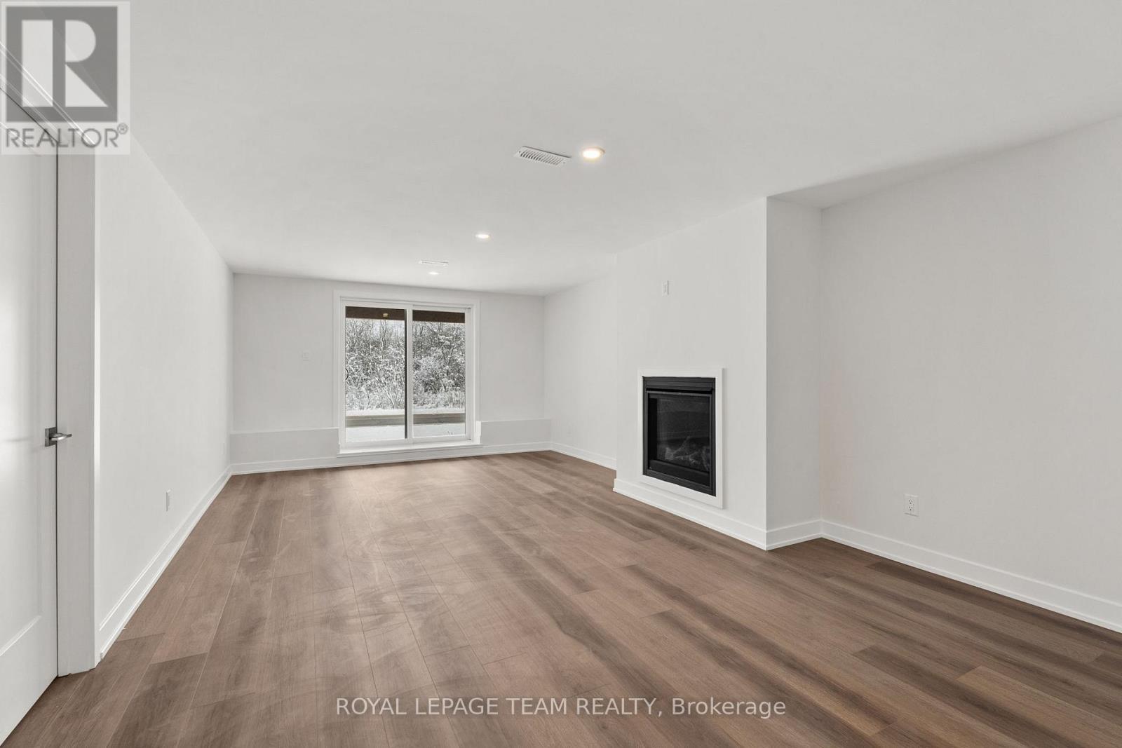 1086 Moore Street, Brockville, ON - Indoor With Fireplace