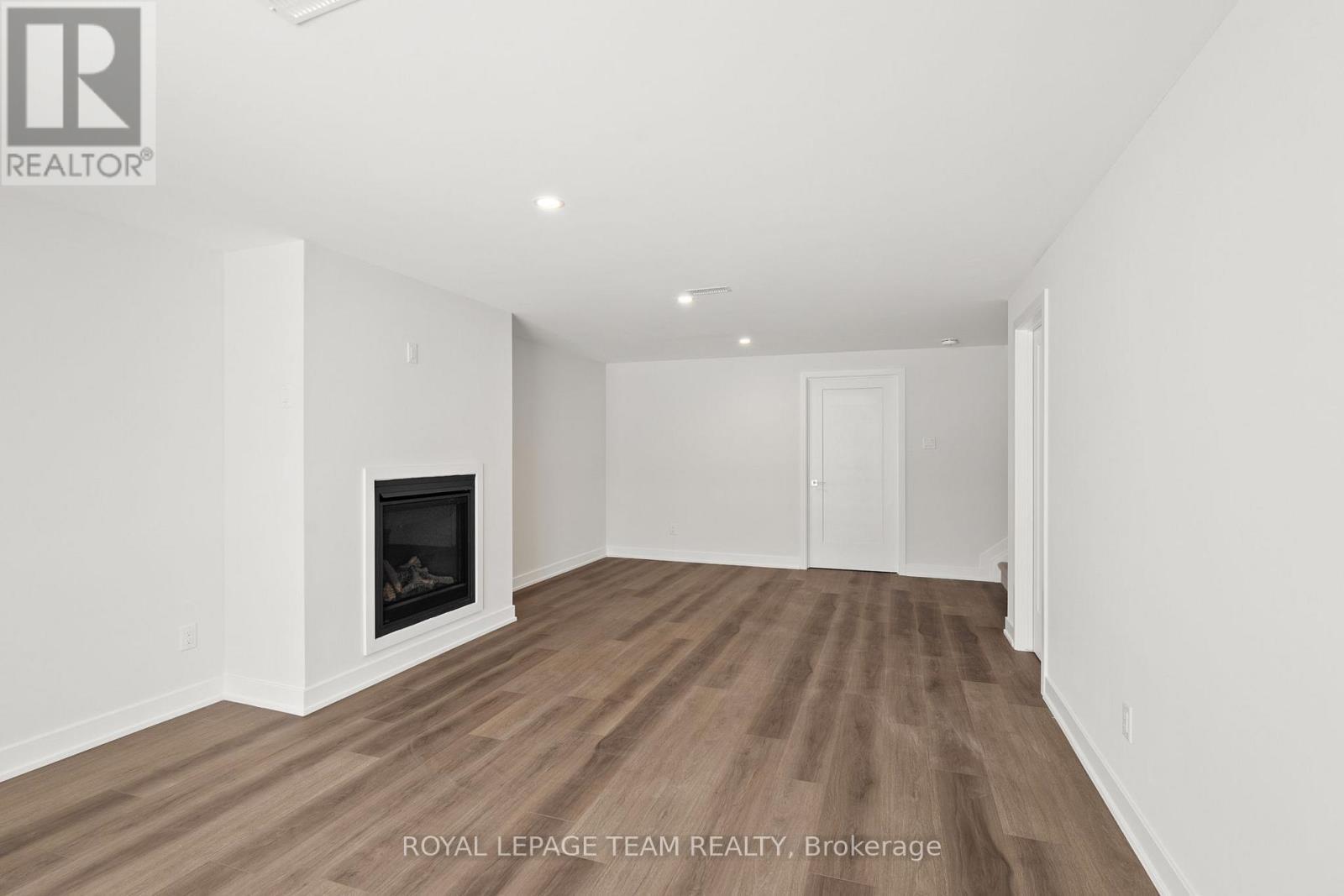 1086 Moore Street, Brockville, ON - Indoor With Fireplace