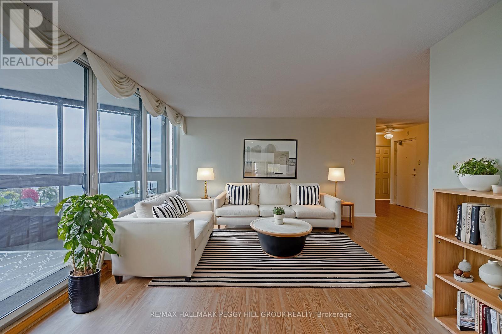 803 - 181 Collier Street, Barrie, ON - Indoor Photo Showing Living Room