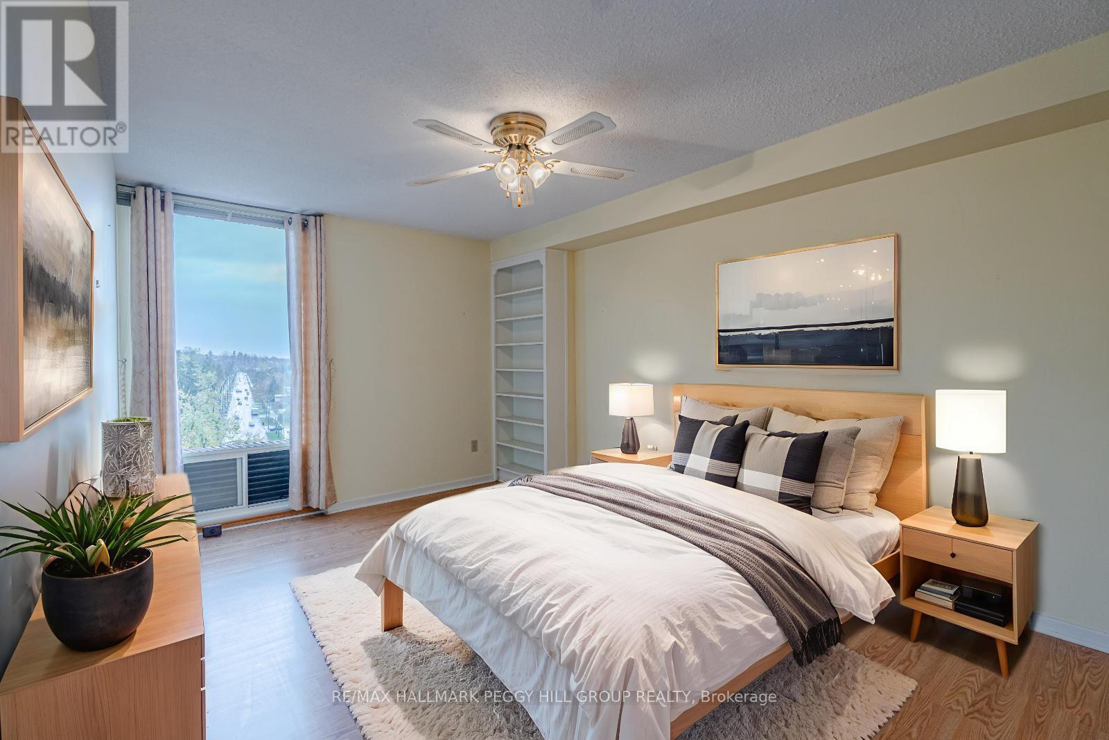 803 - 181 Collier Street, Barrie, ON - Indoor Photo Showing Bedroom