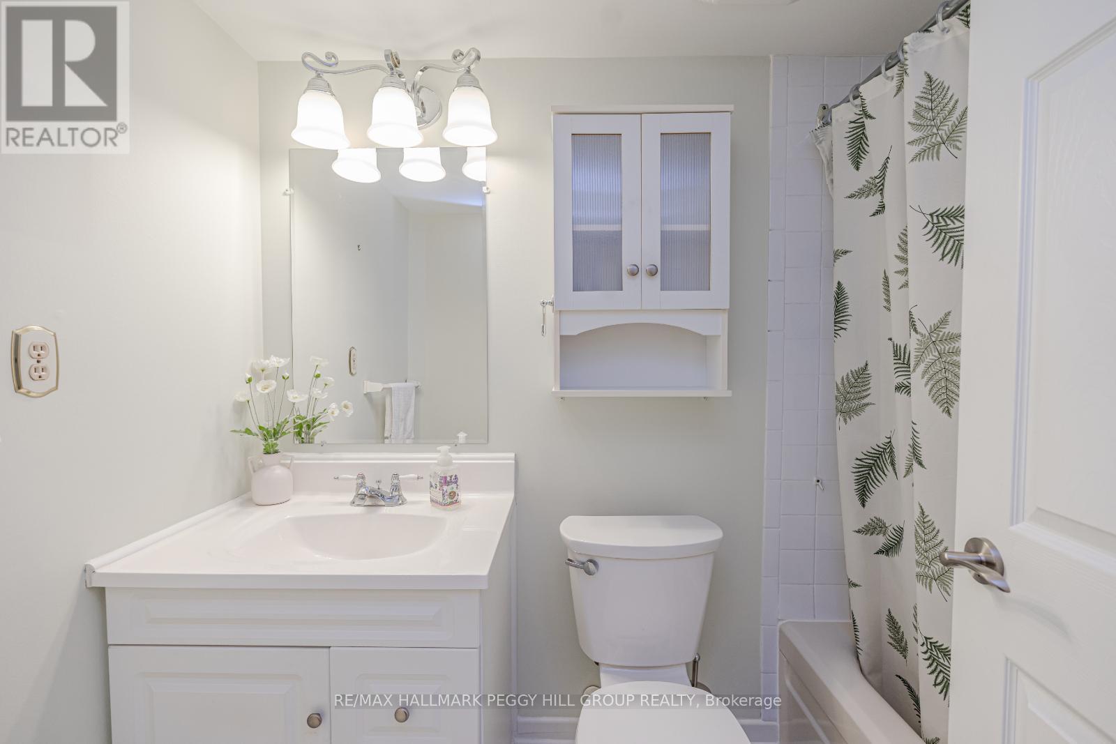 803 - 181 Collier Street, Barrie, ON - Indoor Photo Showing Bathroom