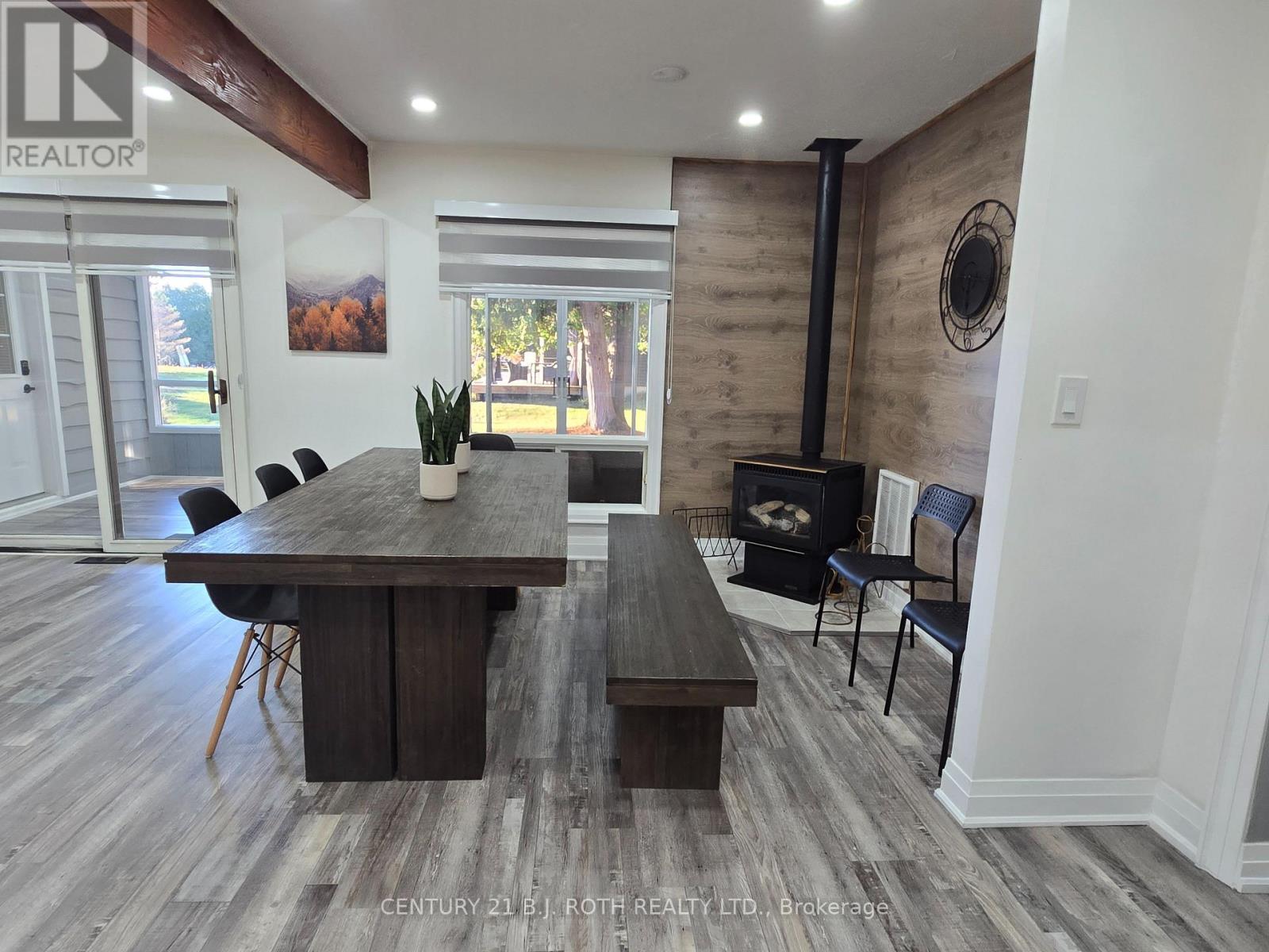 375 Santas Village Road, Bracebridge, ON - Indoor