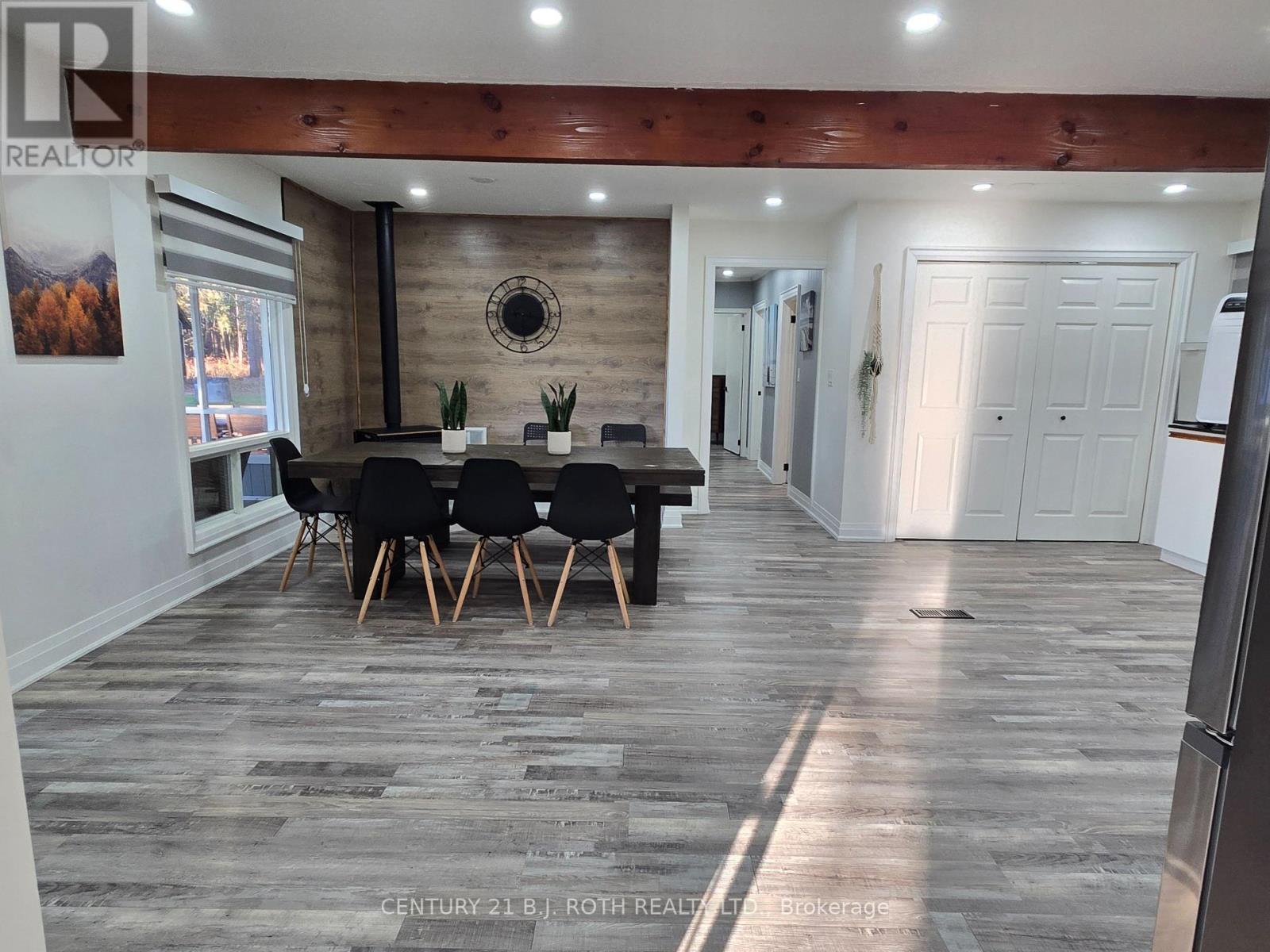 375 Santas Village Road, Bracebridge, ON - Indoor