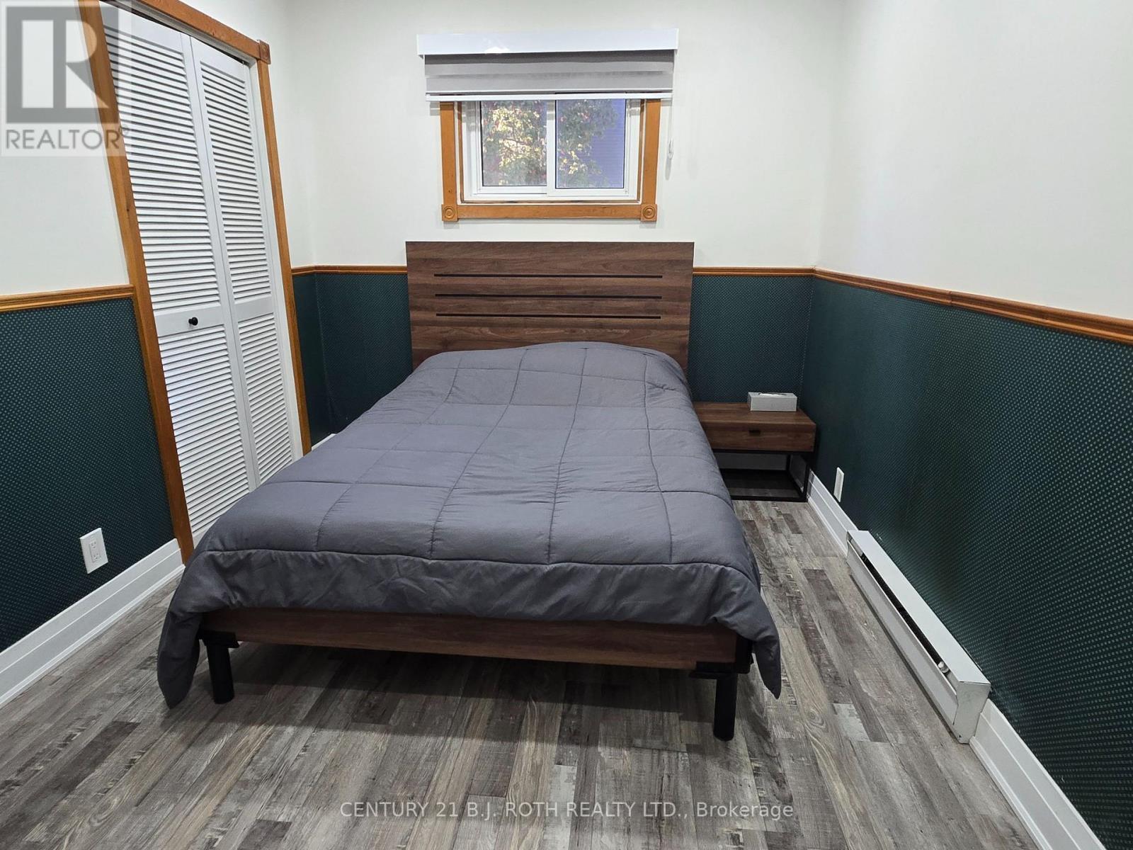 375 Santas Village Road, Bracebridge, ON - Indoor Photo Showing Bedroom