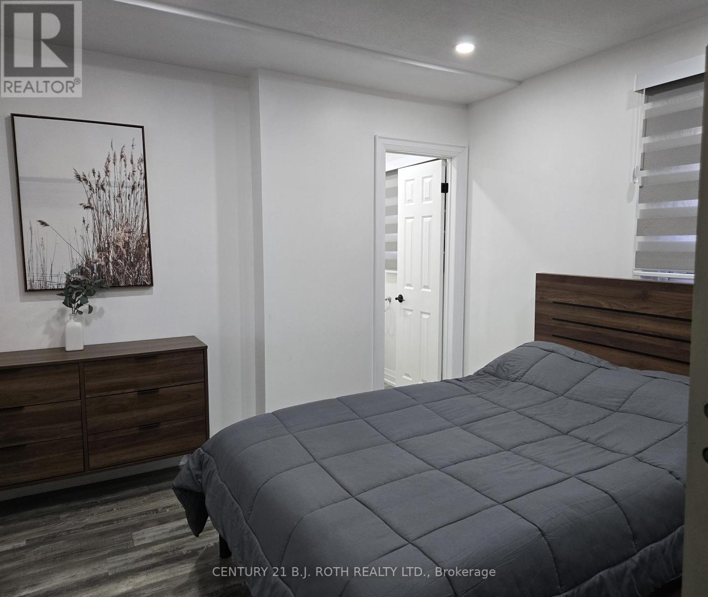 375 Santas Village Road, Bracebridge, ON - Indoor Photo Showing Bedroom