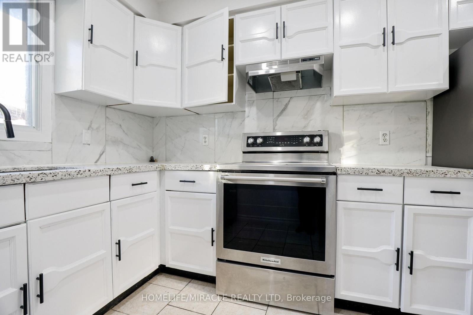 Main - 699 Classic Drive, London East, ON - Indoor Photo Showing Kitchen