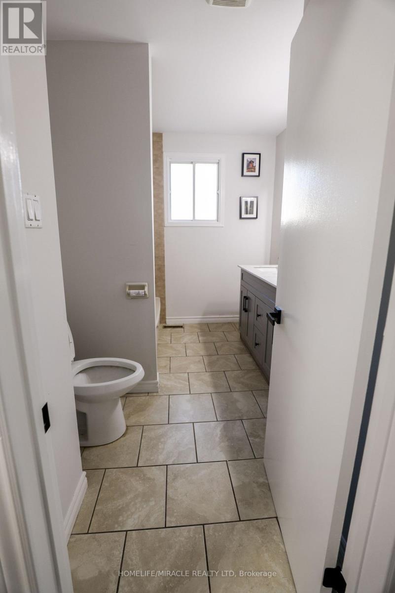 Main - 699 Classic Drive, London East, ON - Indoor Photo Showing Bathroom