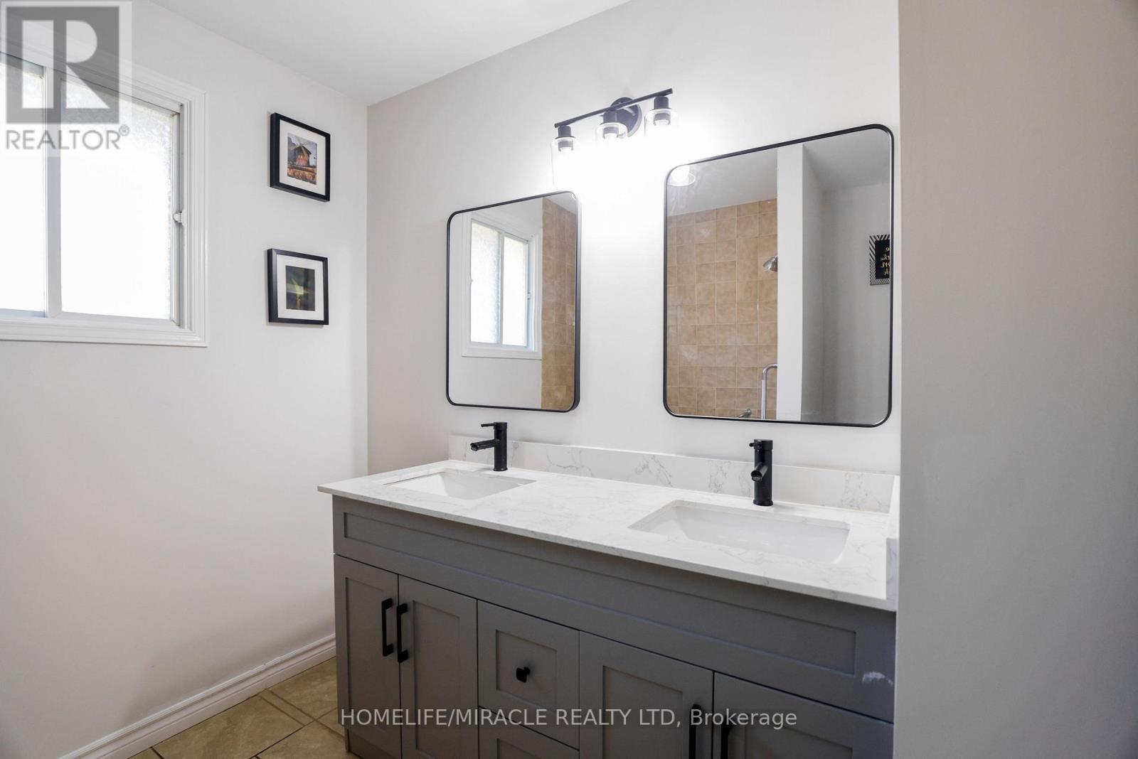 Main - 699 Classic Drive, London East, ON - Indoor Photo Showing Bathroom