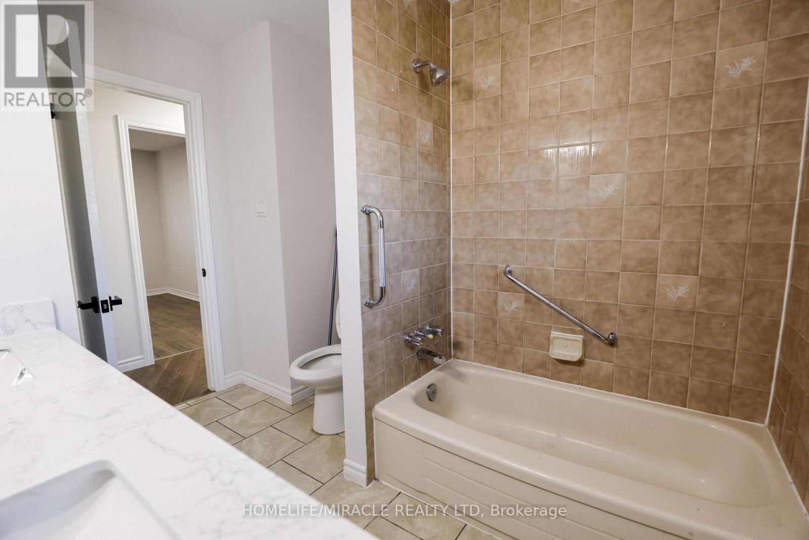 Main - 699 Classic Drive, London East, ON - Indoor Photo Showing Bathroom